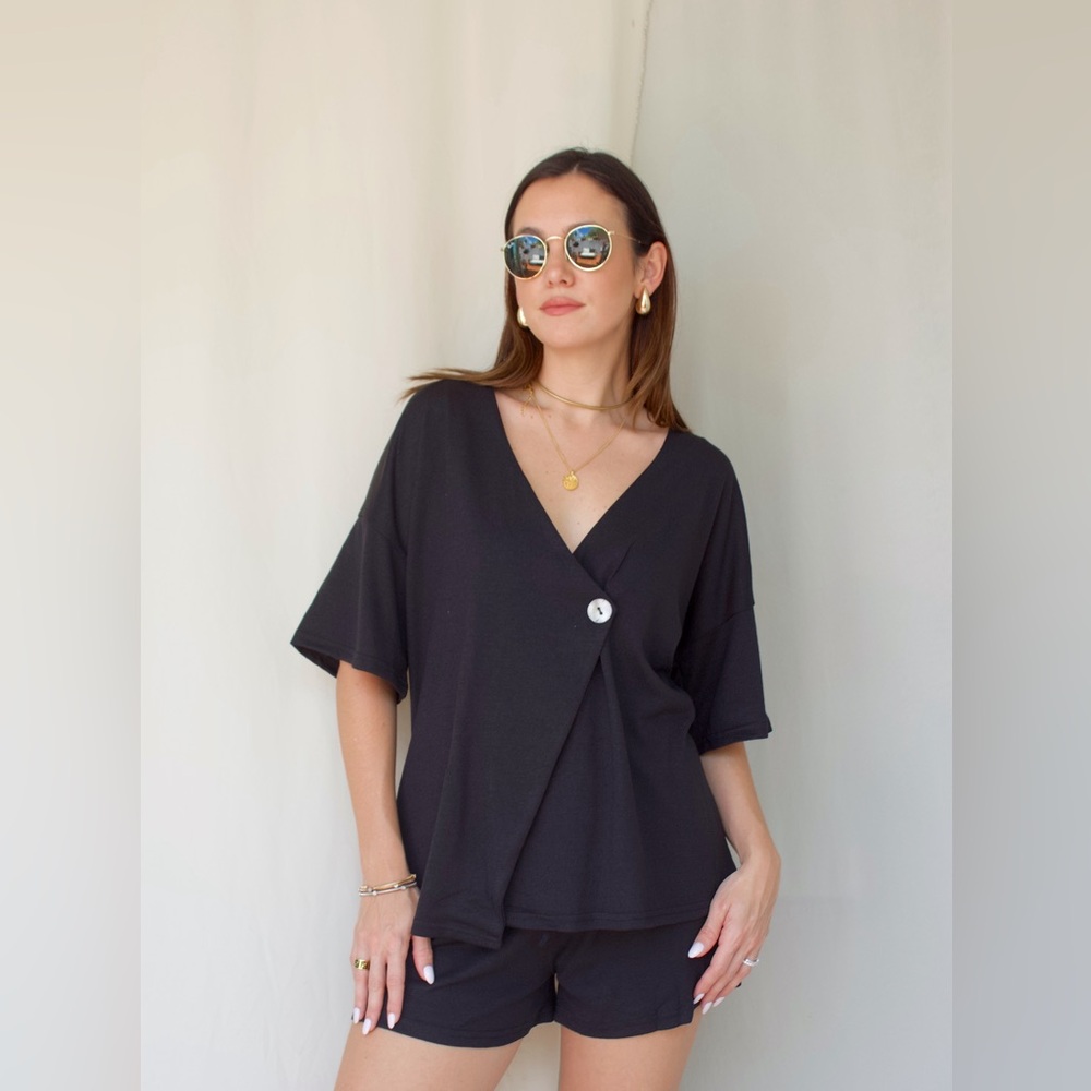 BLACK SET ** NWT ** Btq